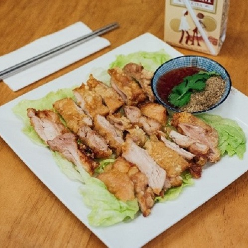 Deep Fried Chicken with Black Pepper and Sweet Chili Sauce 双味鸡排